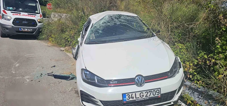 Taklalar atan otomobil uçuruma yuvarlanmaktan son anda kurtuldu: 5 yaralı

