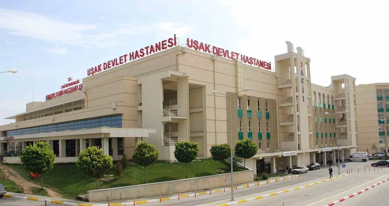 Uşak Eğitim ve Araştırma Hastanesi kadrosuna yeni uzman doktorlar katıldı
