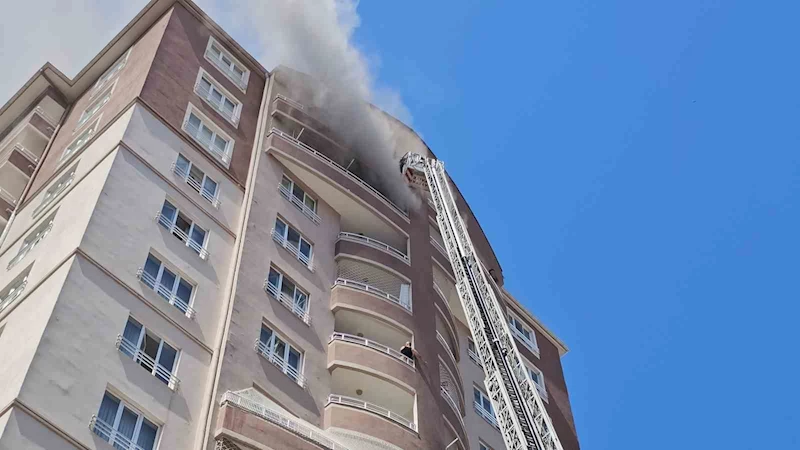 Yangında can pazarı: Mahsur kalanlar kurtarılmaya çalışılıyor
