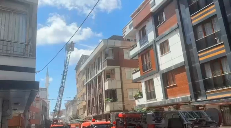 Eyüpsultan’da çatı tadilatı sırasında yangın çıktı
