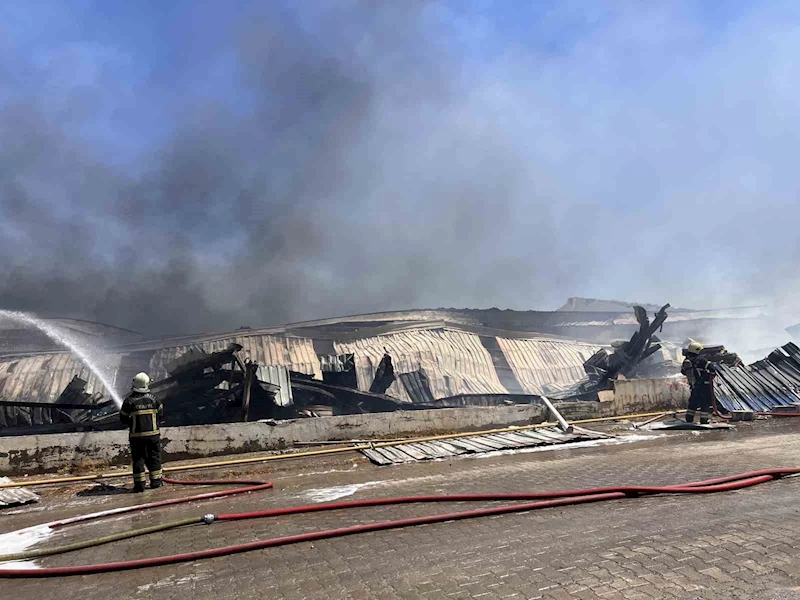 Kahramanmaraş’taki kağıt fabrikası yangını kontrol altına alındı
