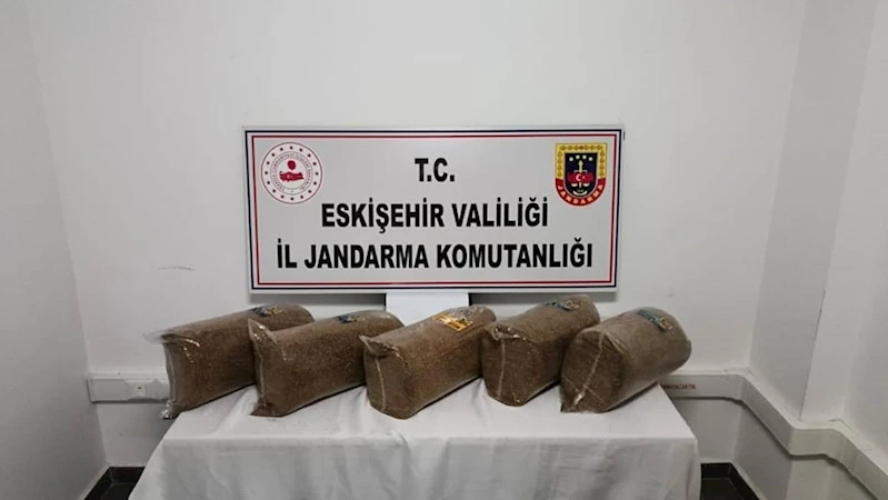 Araçta 25 kilogram kaçak tütünle yakalanan şüpheliye işlem yapıldı
