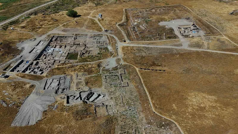 4 bin yıllık Kültepe’de yeni evler bulundu
