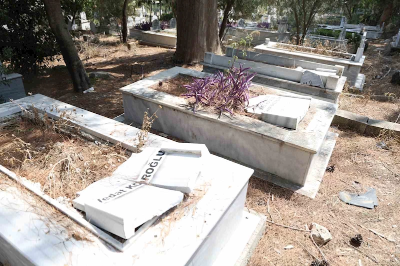 Adana’da mezar taşları tahrip edildi
