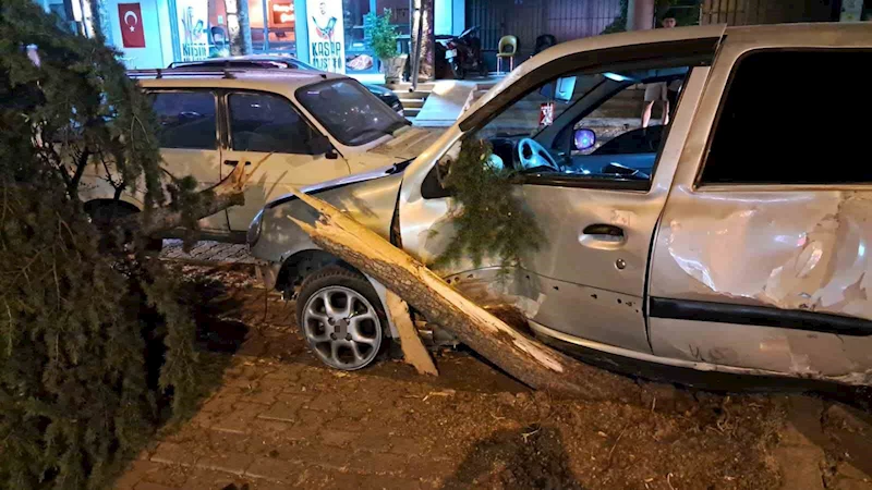 Karaman’da ortalığın savaş alanına döndüğü kaza maddi hasarla atlatıldı
