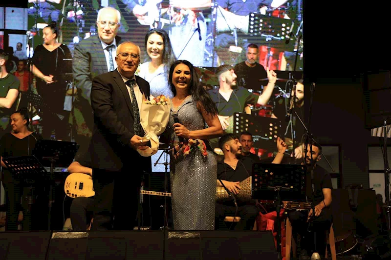 Çamelili vatandaşlar Ayşe Dinçer ile coşku dolu bir konser yaşadı
