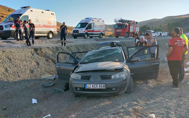 Sivas’ta otomobil şarampole yuvarlandı: 4 yaralı
