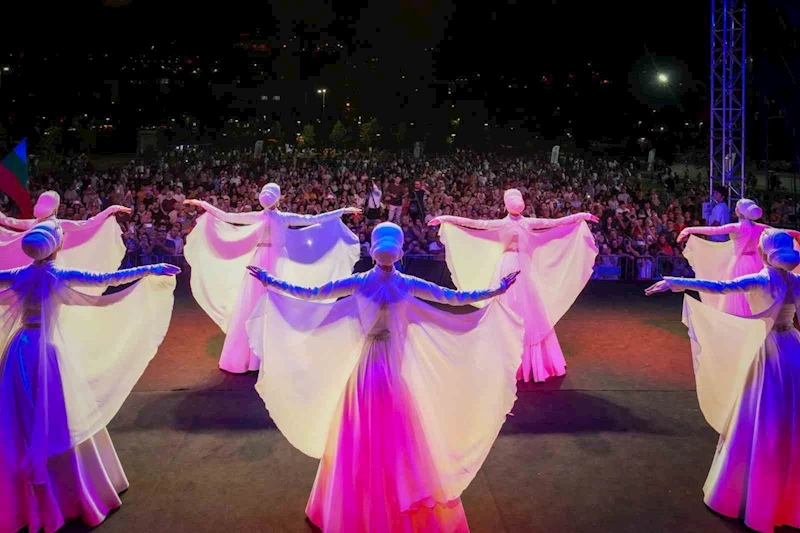 Uluslararası Horon ve Müzik Festivali renkli görüntülerle sona erdi
