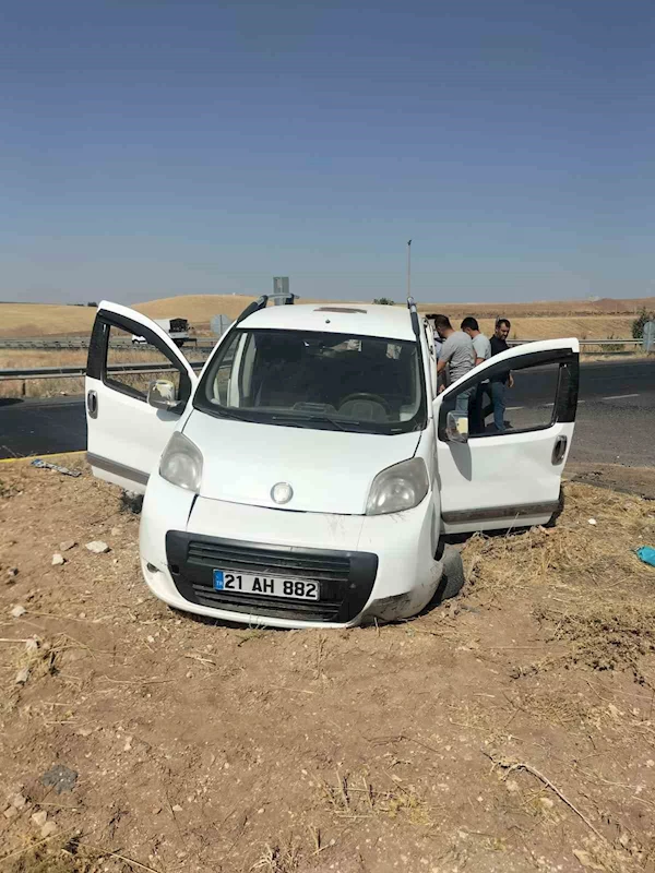 Diyarbakır’da hafif ticari ile otomobil çarpıştı: 5 yaralı
