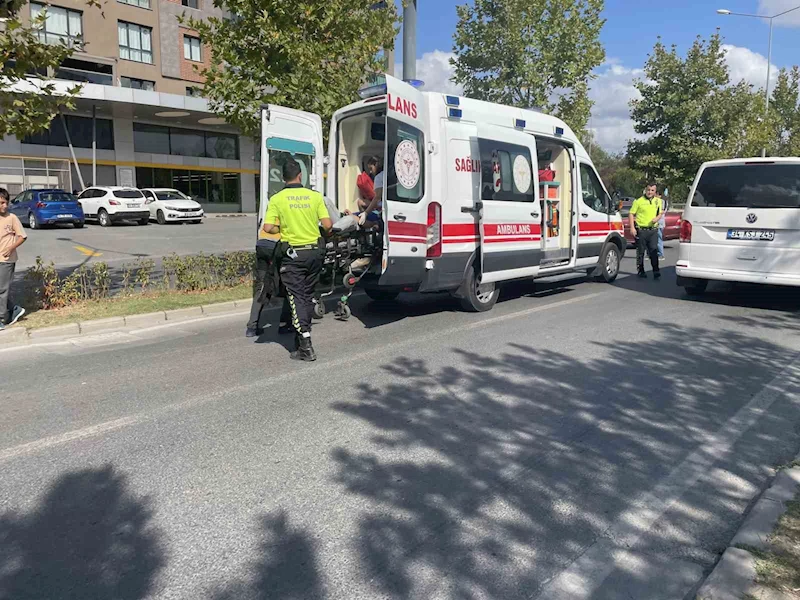 Motosiklet ile otomobil çarpıştı: 1 yaralı
