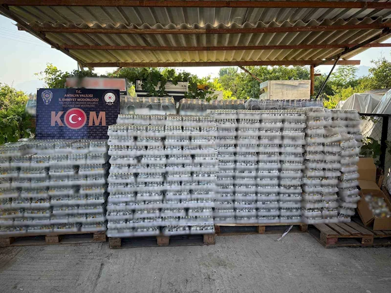 Antalya’da kaçakçılık operasyonunda 39 bin 944 şişe kaçak içki ele geçirildi
