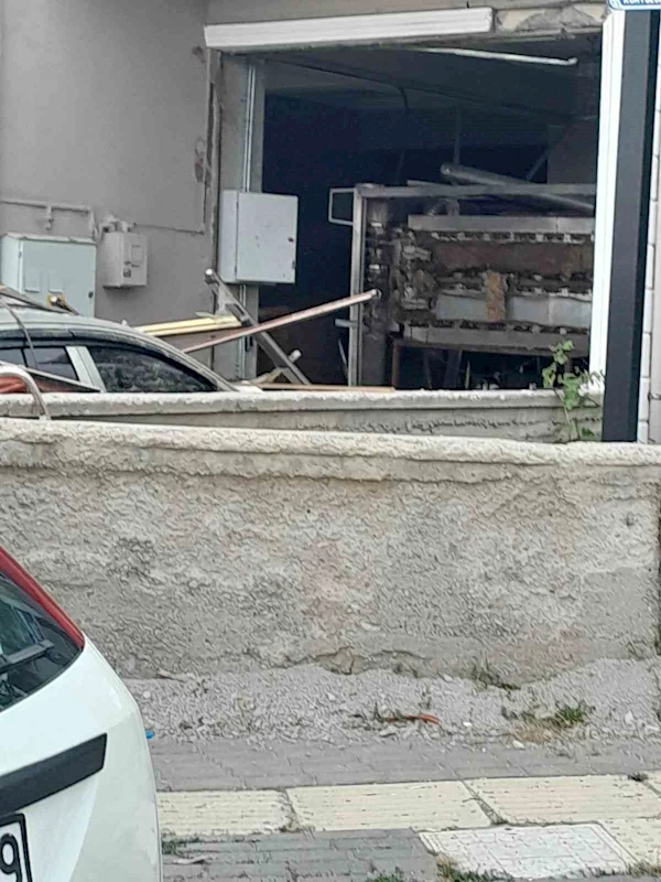 Elmadağ’da ekmek fırınında patlayan buhar makinası maddi hasara neden oldu

