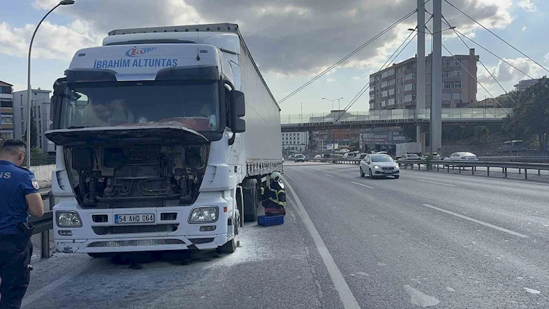 Seyir halindeki tırda yangın korkusu
