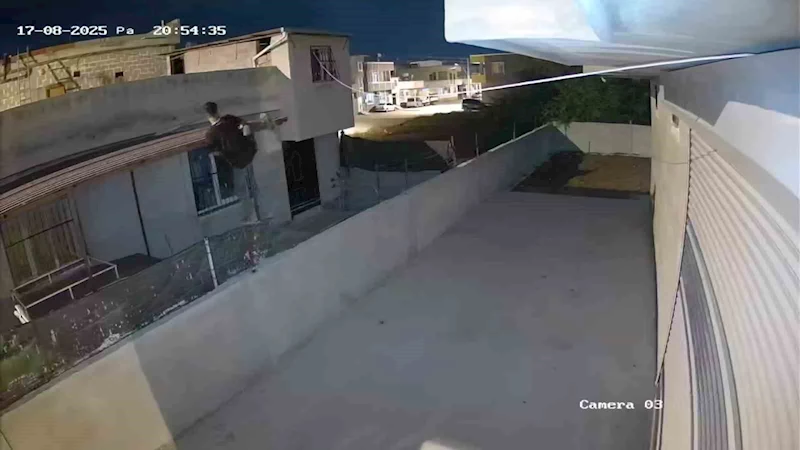 Çatıdan tırmanıp hırsızlık yaptı, yakalanınca 