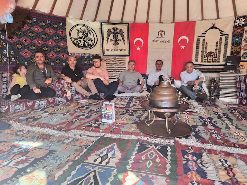 Siirt’in yöresel ürünleri Ahlat’ta yoğun ilgi gördü
