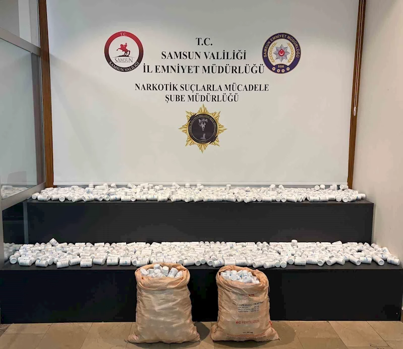 Ahırdaki arı kovanlarının arkasına gizlenen çuvallardan 54 bine yakın uyuşturucu hap çıktı
