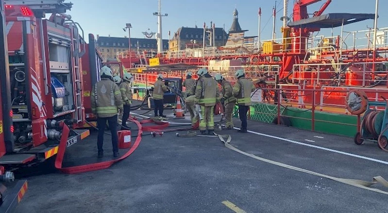 Haydarpaşa Limanı’nda yakıt ikmal gemisinde yangın
