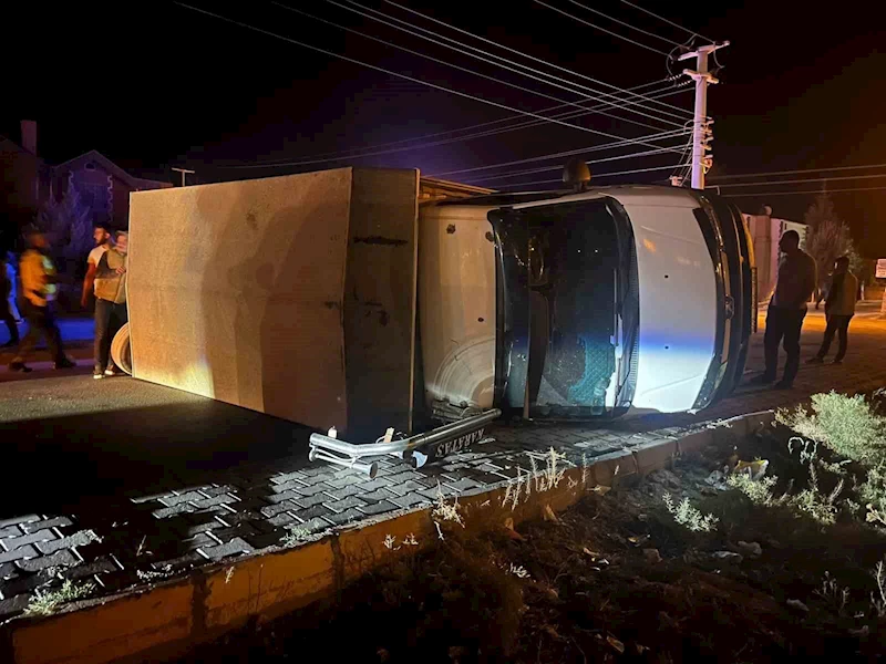 Karapınar’da kamyonet ile otomobil çarpıştı: 2 yaralı
