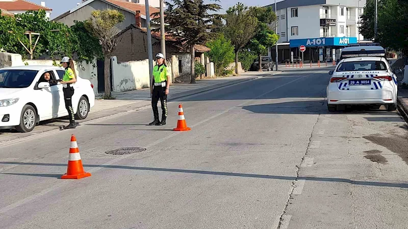 Çivril’in trafik güvenliği kadın trafikçilere emanet
