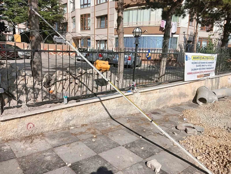 Ankara’da elektrik akımına kapılan belediye işçisi hastaneye kaldırıldı
