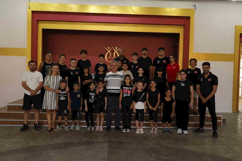 Başkan Tetik’ten Nazilli Belediyesi Halk Oyunları Topluluğu ile görüştü
