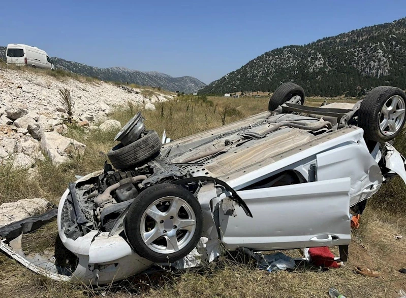 Konya’da otomobil şarampole devrildi: 5 yaralı
