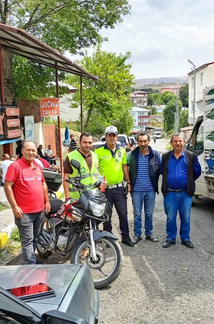 Trafik ekiplerinden motosiklet sürücülerine bilgilendirme
