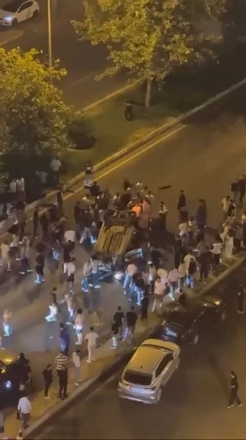 Diyarbakır’da araçların çarpıştığı kazada otomobil ters döndü: 3 yaralı
