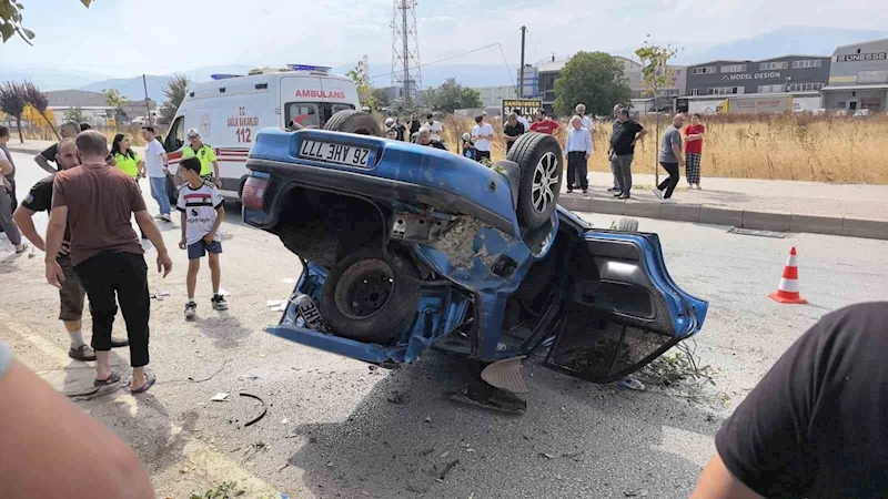 Takla atarak karşı yöne geçti: 2 yaralı
