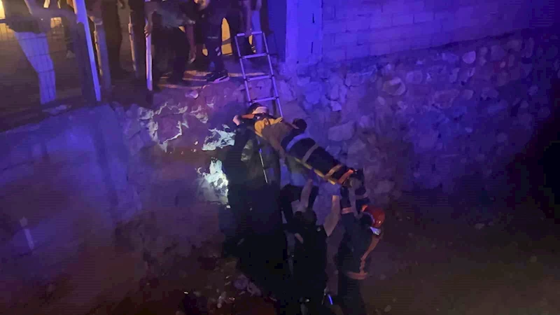 Motosikletin kontrolünü kaybetti, 5 metrelik dereye düştü
