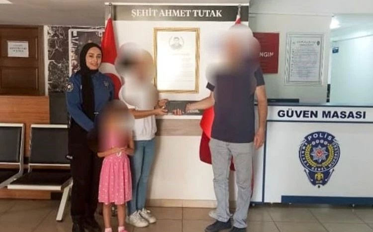 Isparta’da duyarlı vatandaş bulduğu cüzdanı polise teslim etti
