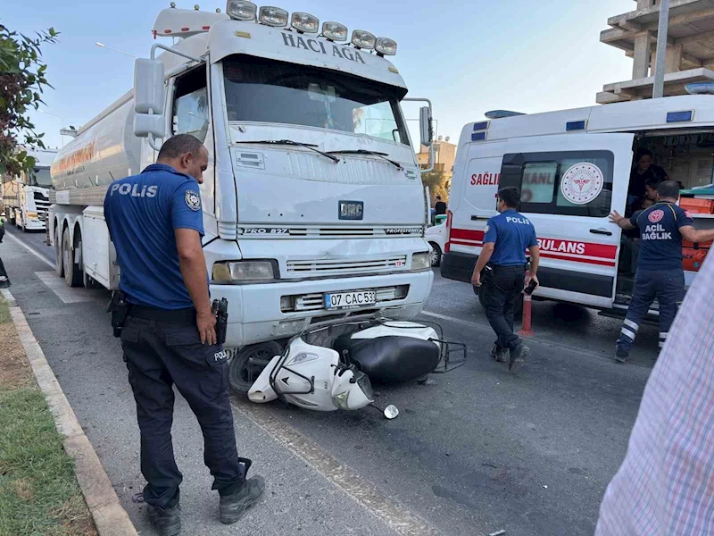 Gazipaşa’da tanker ile motosiklet çarpıştı: Anne ve 2 çocuğu yaralandı
