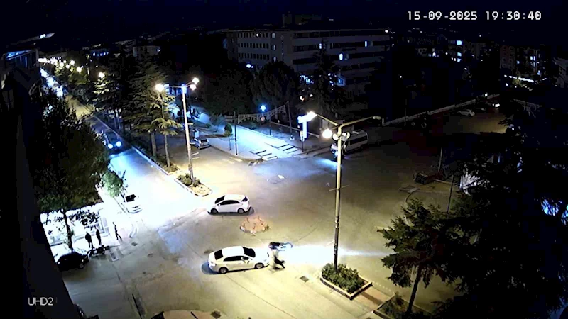 Motosikletle çarpışan otomobilin sürücüsü durmadan kaçtı
