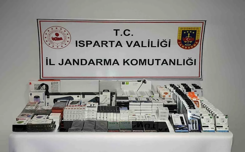 Isparta’da jandarmadan 3 farklı kaçakçılık operasyonunda 4 gözaltı
