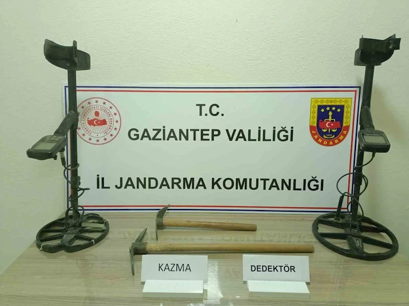 Kaçak kazı yapan 2 şahsı jandarma suçüstü yakaladı
