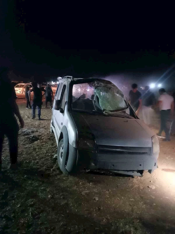 Mardin’de devrilen hafif ticari araçtaki 2 kişi yaralandı
