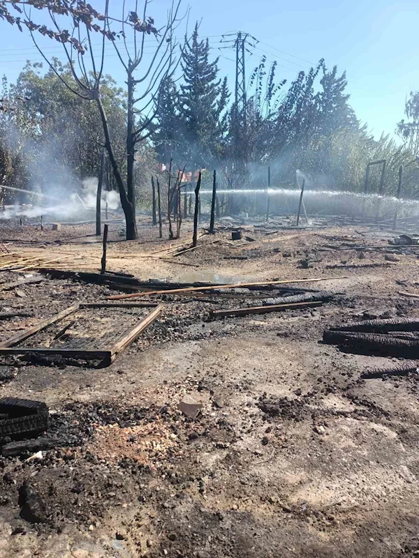 Adana’da tarım işçilerinin kaldığı 4 çadır yandı
