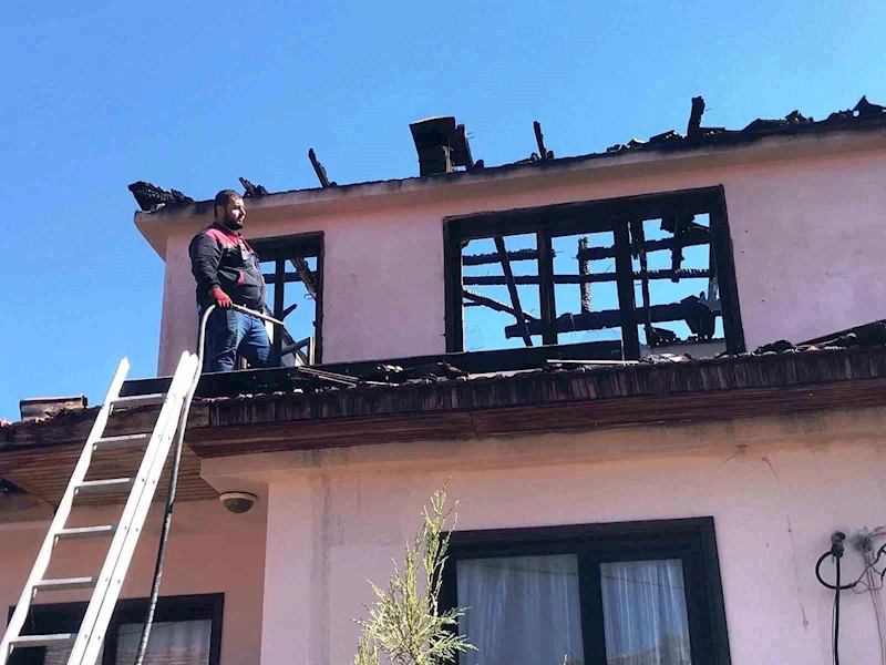 Çavdarhisar’da evin terasına gözleme yapmak için yakılan ateş yangına sebep oldu
