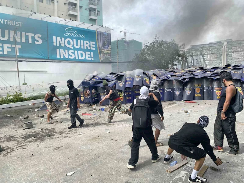 Filipinler’de on binlerce kişi yolsuzluk protestosu için sokaklara döküldü

