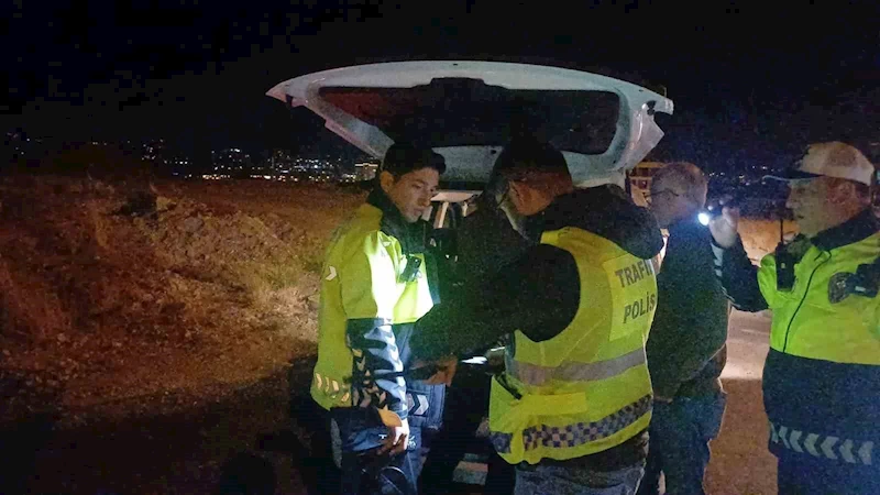 Polisin şüphe üzerine durdurduğu cipten ruhsatsız tüfek çıktı
