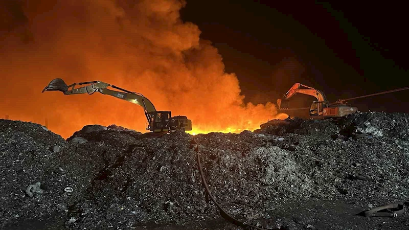Adana’da geri dönüşüm fabrikasındaki yangın kontrol altına alındı
