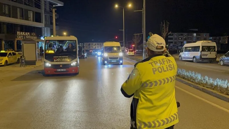 Düzce’de denetimlerde 207 araç trafikten men edildi
