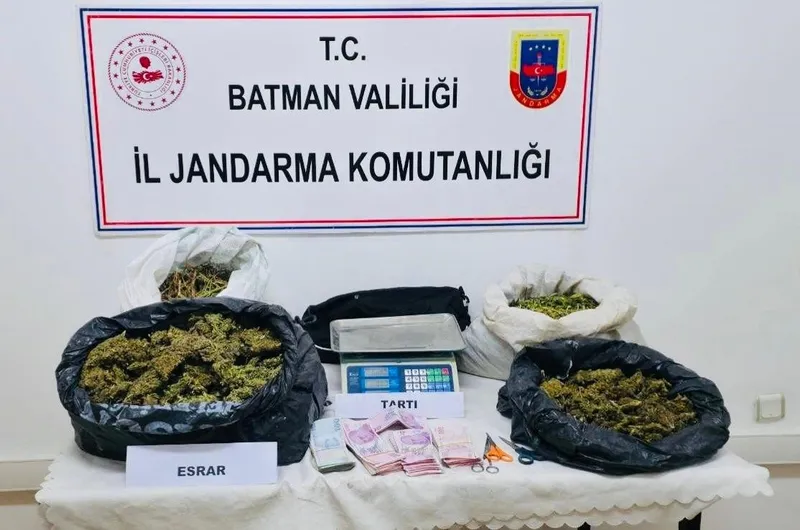 Batman’da 6 kilo 300 gram esrar ele geçirildi
