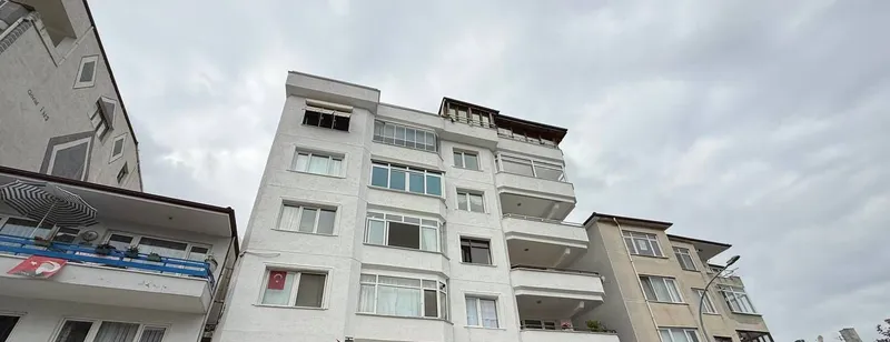 Ünlü sanatçının komşuları şokta

