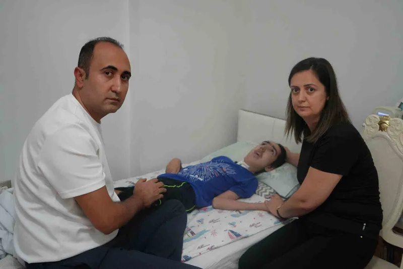 Bademcik ameliyatı sonrası engelli kalan küçük Hüseyin’in ailesi ilk kez konuştu: 