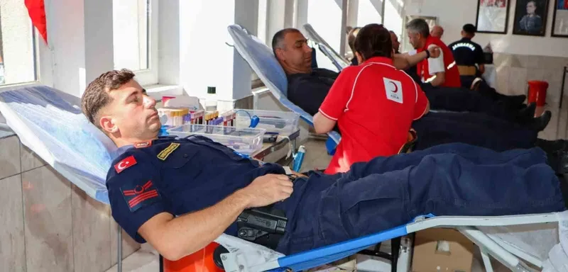 Jandarmadan kan bağışı
