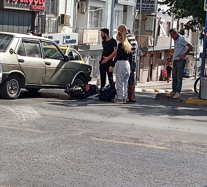 Otomobil ile elektrikli bisiklet çarpıştı: 2 yaralı
