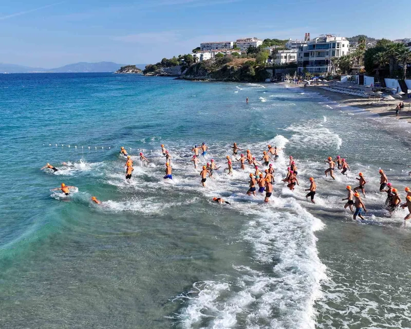 Kuşadası’nda kulaçlar otizmli çocuklar için atıldı
