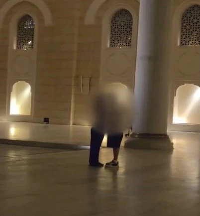 Camide uygunsuz hareketlerde bulunan 2 turist için 1 yıla kadar hapis istemi
