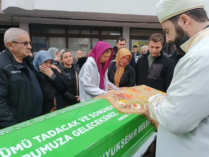 Kazada ölen 13 yaşındaki iki kız çocuğu için gözyaşları sel oldu
